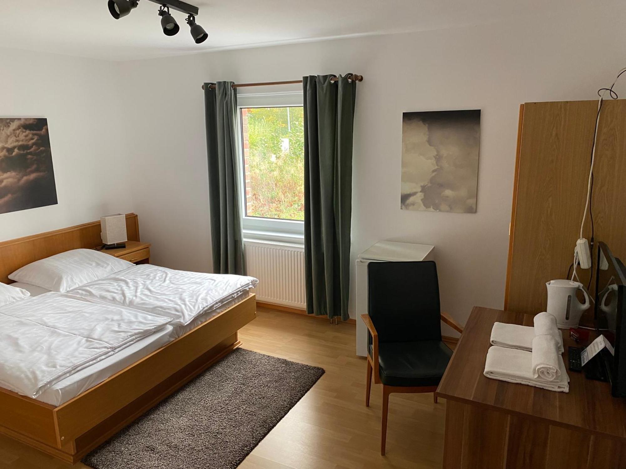 Messeappartementhaus Bockenem Direkt An Der A7 Eksteriør billede